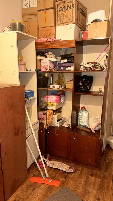 Двери по 2000 и стенка 5000