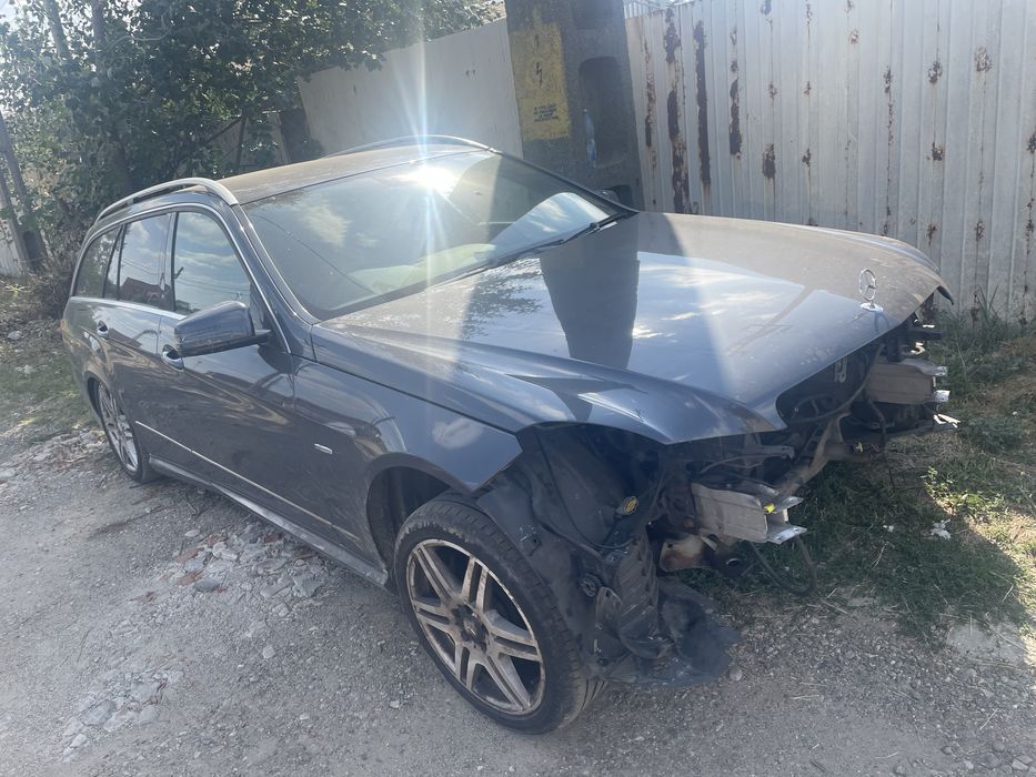 Aripa stanga / dreapta Mercedes w212 2009 - 2016 / impecabila