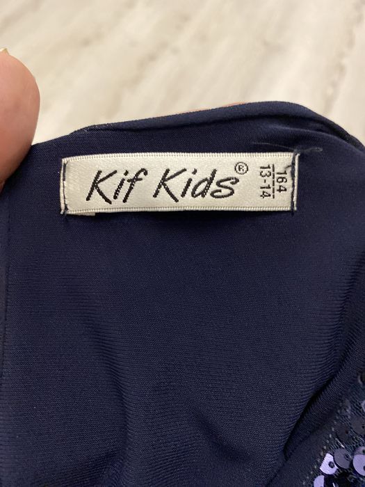 Продам нарядное платье для девочки