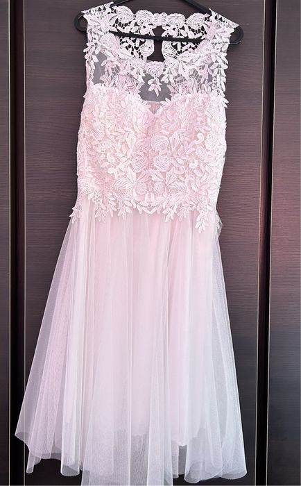 Сватбена рокля, булчинска рокля или рокля за моминско парти