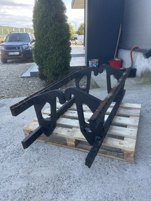 Suporti lame paleti vola Caterpillar Volvo. Jcb Liebher