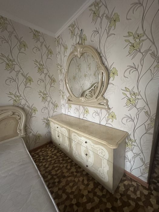 Продаем старую мебель