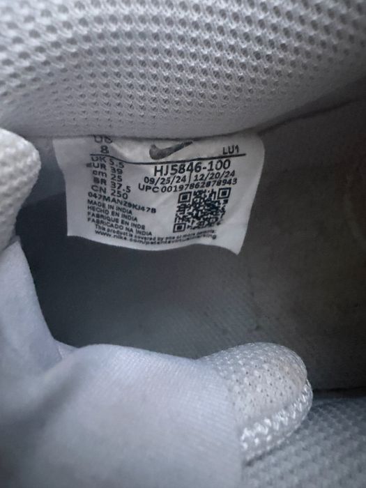 Дамски бели сникърси  Nike