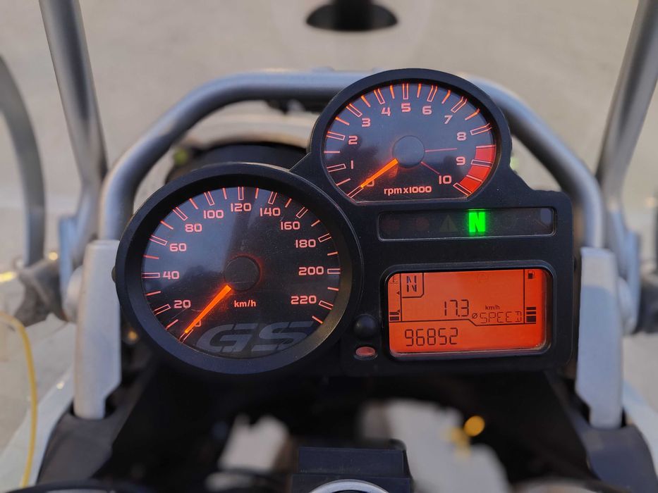 BMW R 1200GS Rallye DOHC 2012 Carte service - Evacuare  “AKRAPOVIC