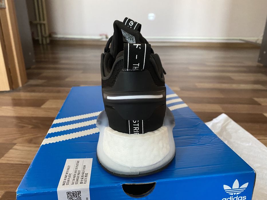 Adidas original NMD_R1 V3