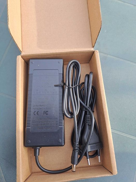 Încărcător  trotineta  42 volti