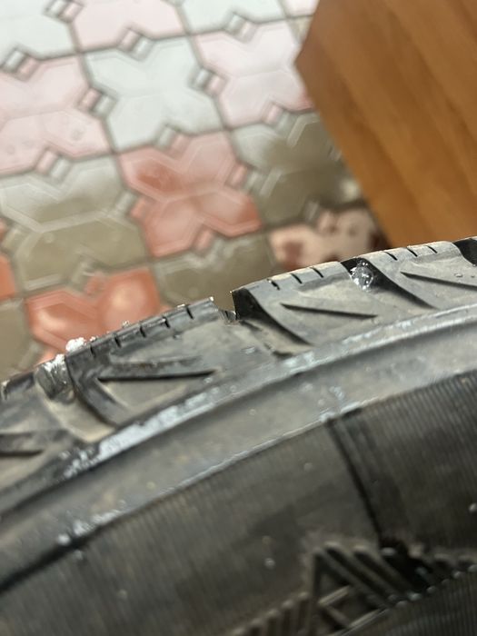 Продам зимние шины.