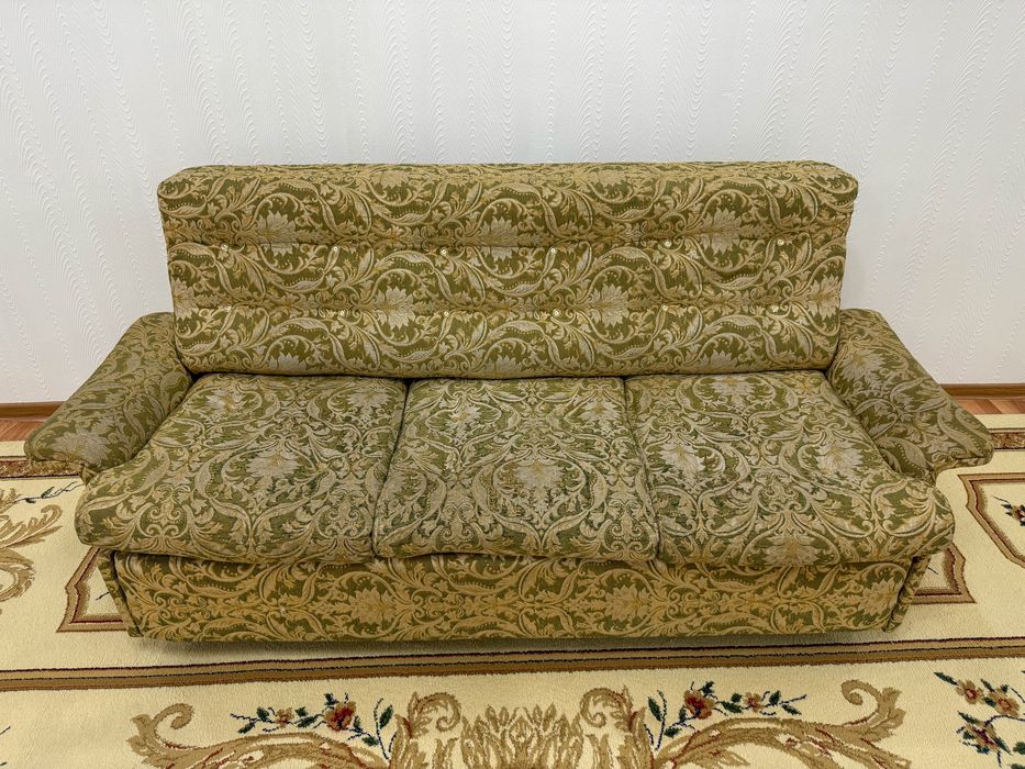 Диван раскладной и 2 кресла