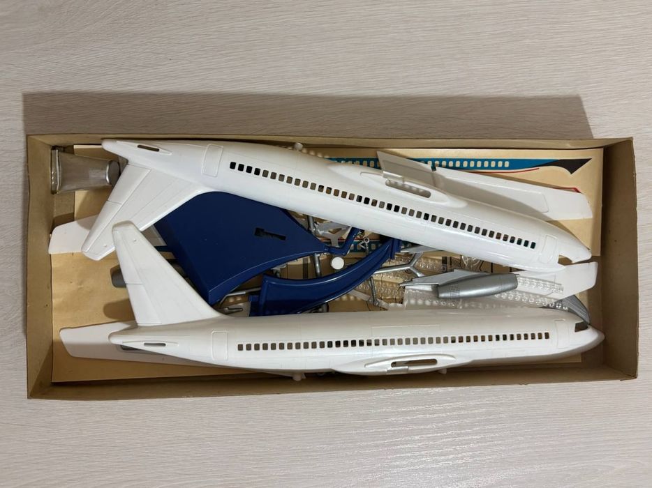 Винтажная сборная модель самолётMercure Air Inter 1:100 Полный компл