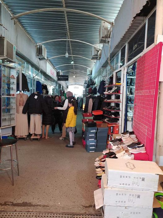 Чорсу кийим бозорда дукон сотилади.Кадастри бор.