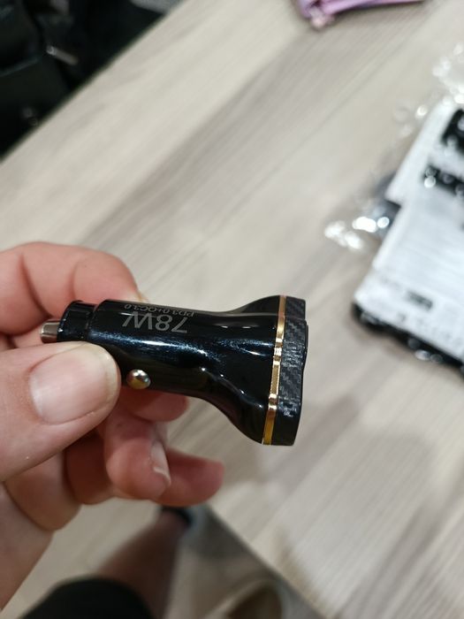 Автомобилно зарядно 3 порта USB / USB-C бързо зареждане 78w