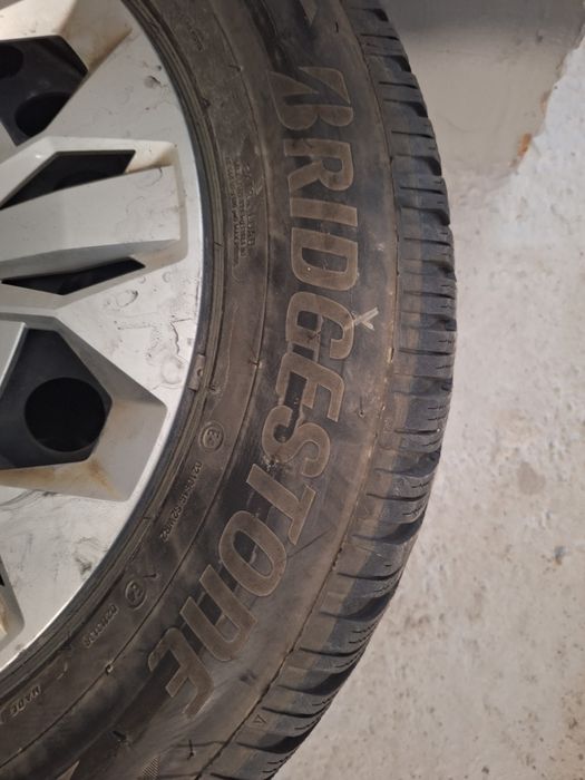 2бр. Зимни гуми 17 цола 215/65/17 BRIDGESTONE BLIZZAK LM 005