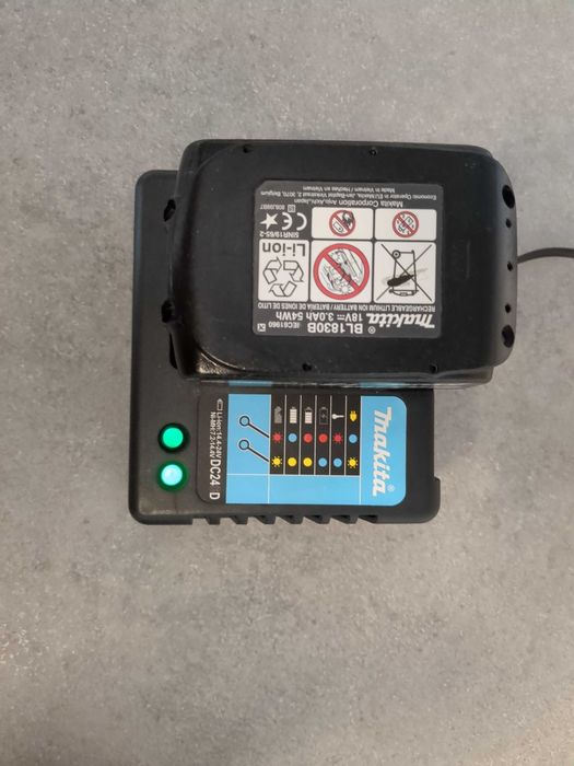 Încărcător Makita 18v tip DC18RC