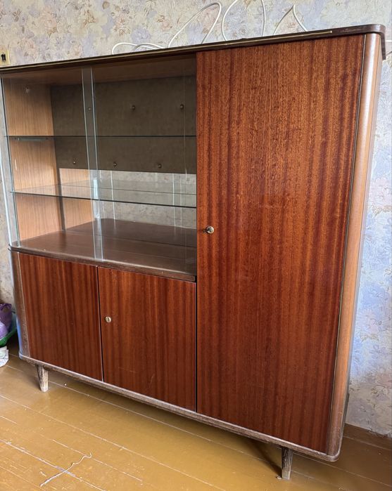 Шкаф - витрина Сервант  ГДР 60-х годов