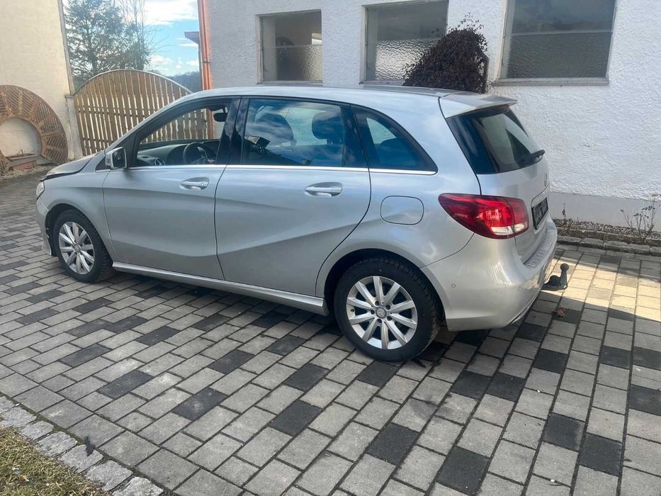 На части! Mercedes B180 2016 W246 FACELIFT