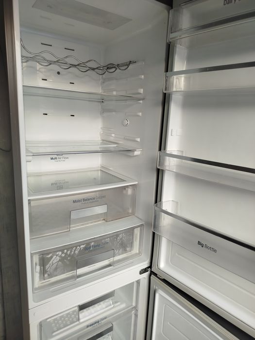 Холодильник LG на фрионе , двухкамерный