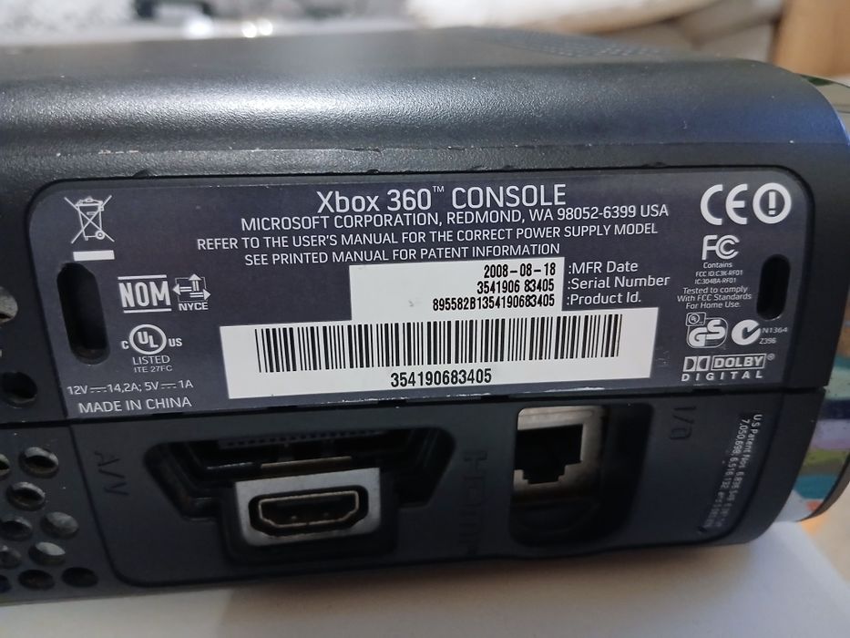 Xbox360 конзола+контролер и игри