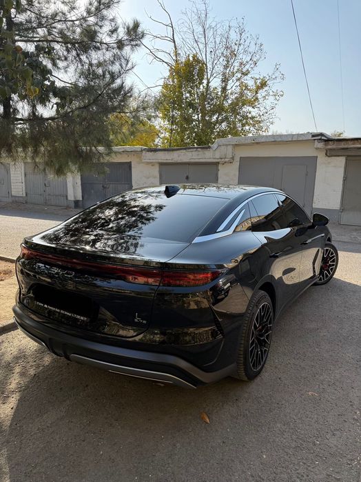 Продам BYD HAN L AWD 2.7сек. 1102л.с. 601км.+навароты