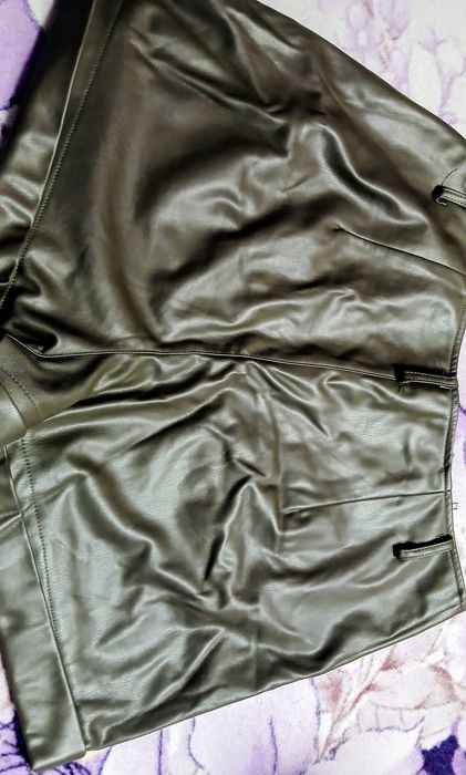 Pantaloni  scurti  din piele