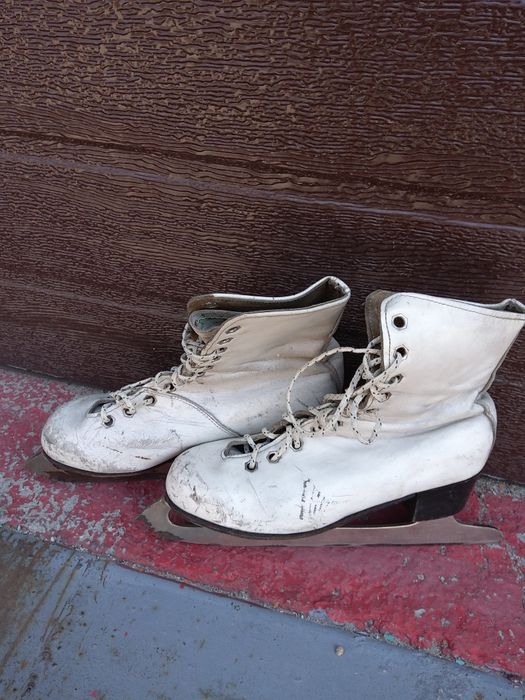 Продам коньки фигурные