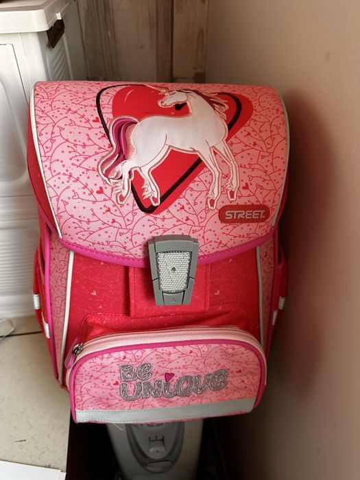 Ученическа раница-момиче. STREET