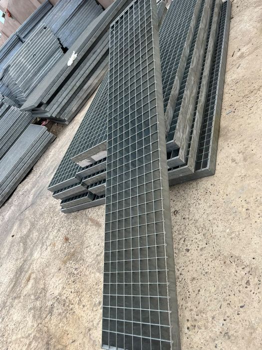 Trepte zincate galvanizate