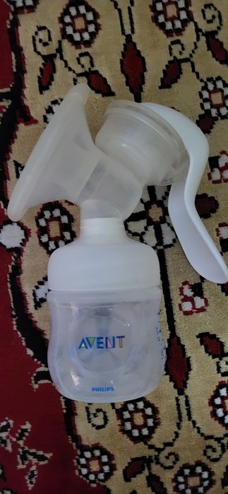 Продам ручной молокоотсос avent