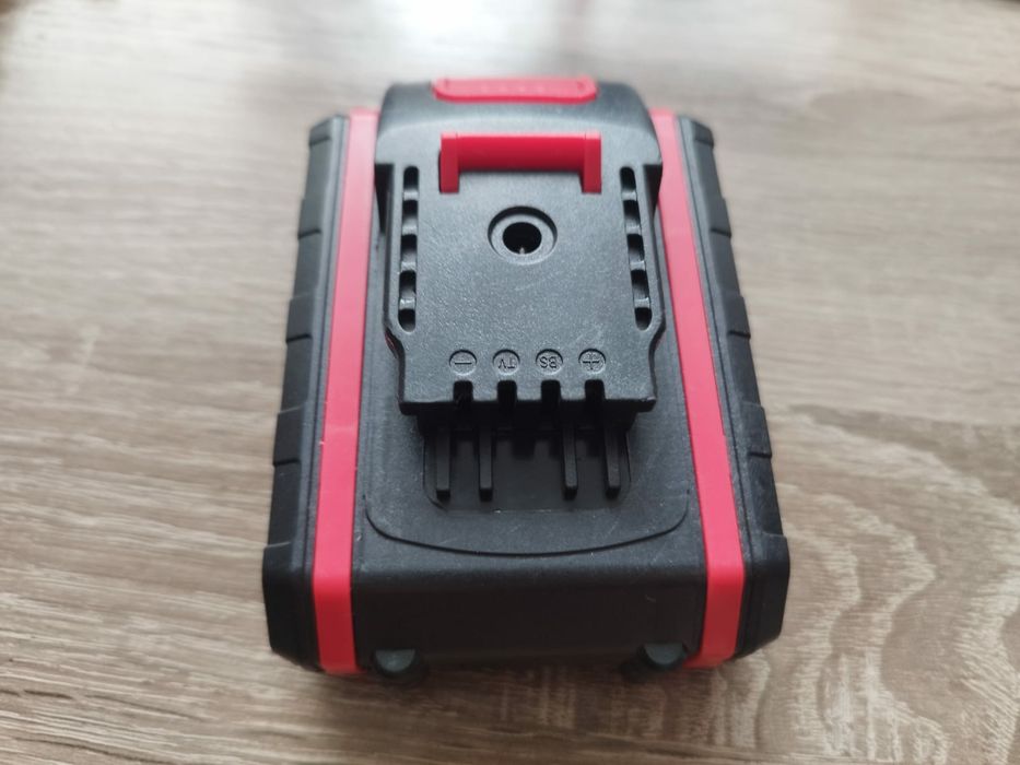 Универсальная батарея на электроинструмент