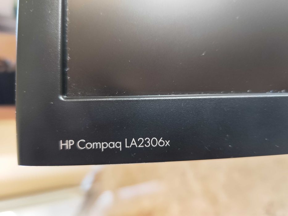 Монитор HP Compaq LA2306x