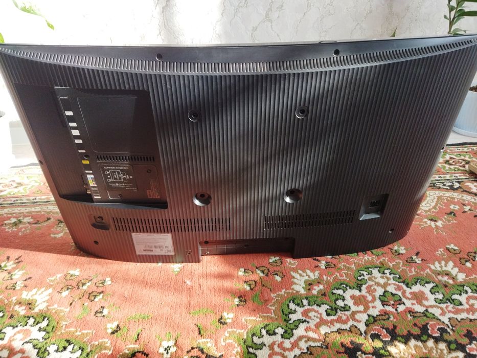 Продам на запчасти телевизор