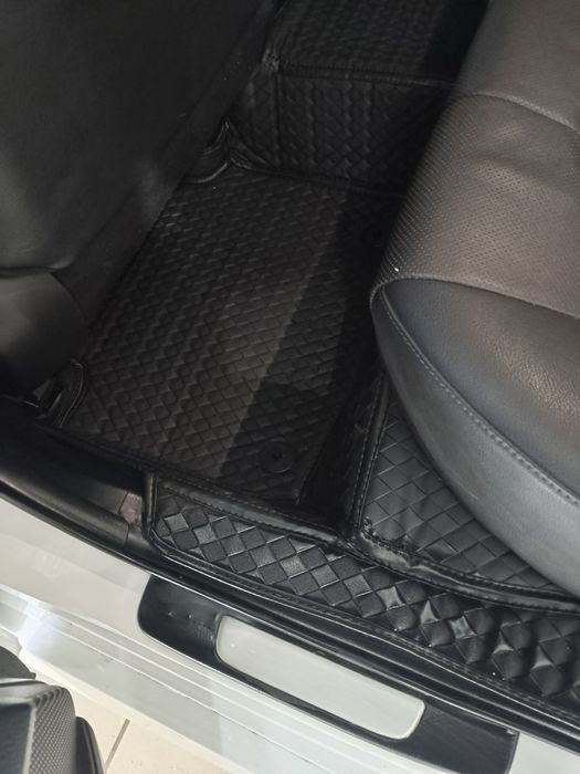 Продаю,полики 10  D  на камри 75