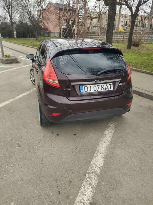 Vând Ford Fiesta