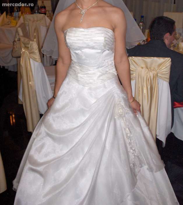 vand rochie mireasa
