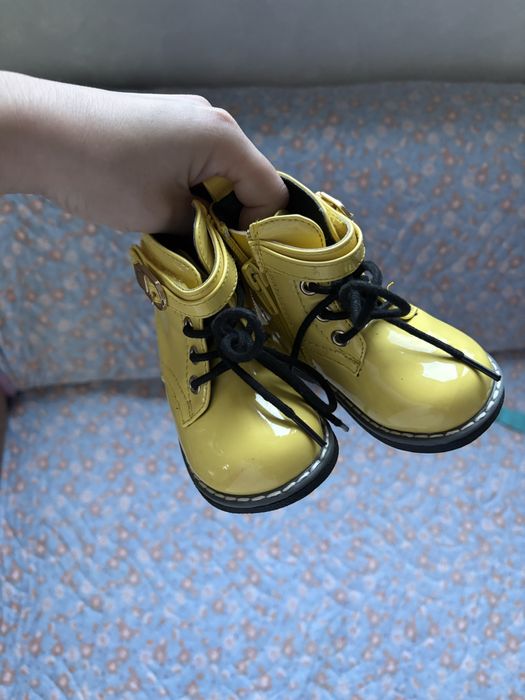 Продам обувь девочке