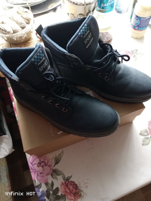 Высокие ботинки бу 42 размер.