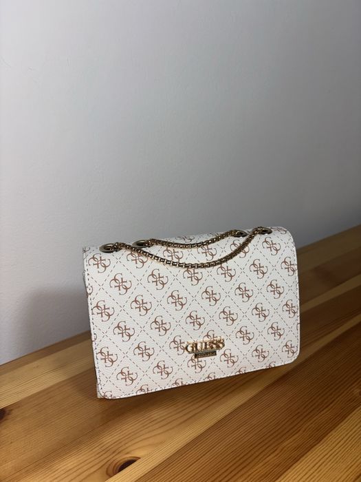 Продавам дамски чанти 1бр/17€-2бр/30€