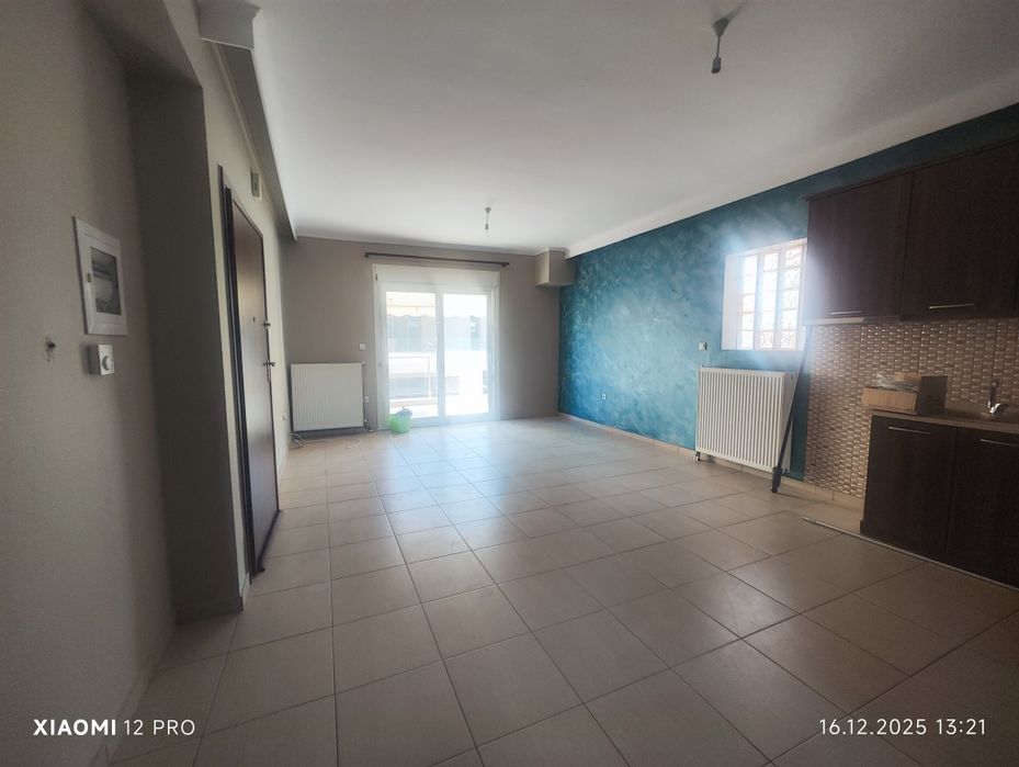 ПРОДАВА Апартамент на първи етаж ,над партер, в Паралия Офринио