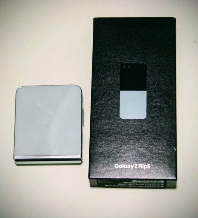 Samsung Galaxy Z Flip5, 5G, 256 GB, 8GB RAM DUAL SIM, Mint