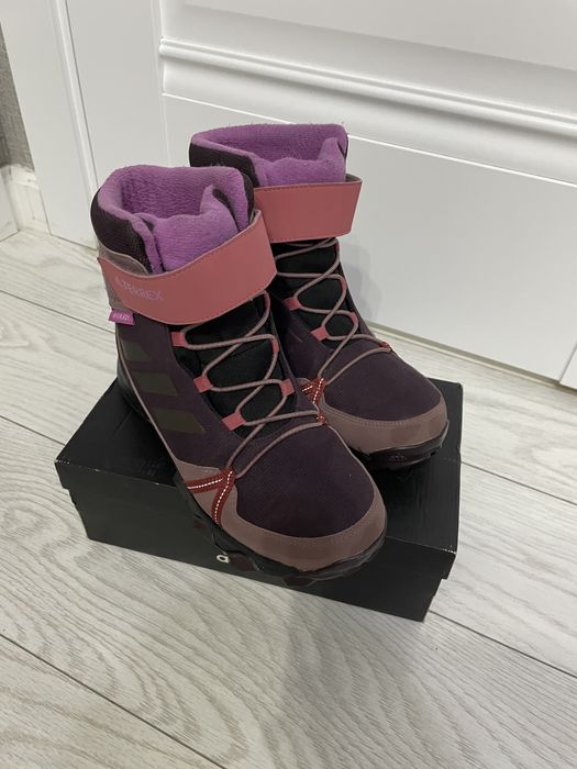 Продам зимнюю обувь  adidas