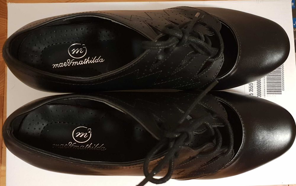 Pantofi dama model deosebit cu siret de culoare neagra marimea 38-Noi!