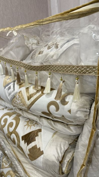 Продам новый комплект корпе, подушки