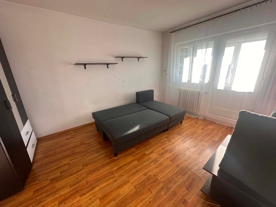 Proprietar vând 1 camera etaj 3