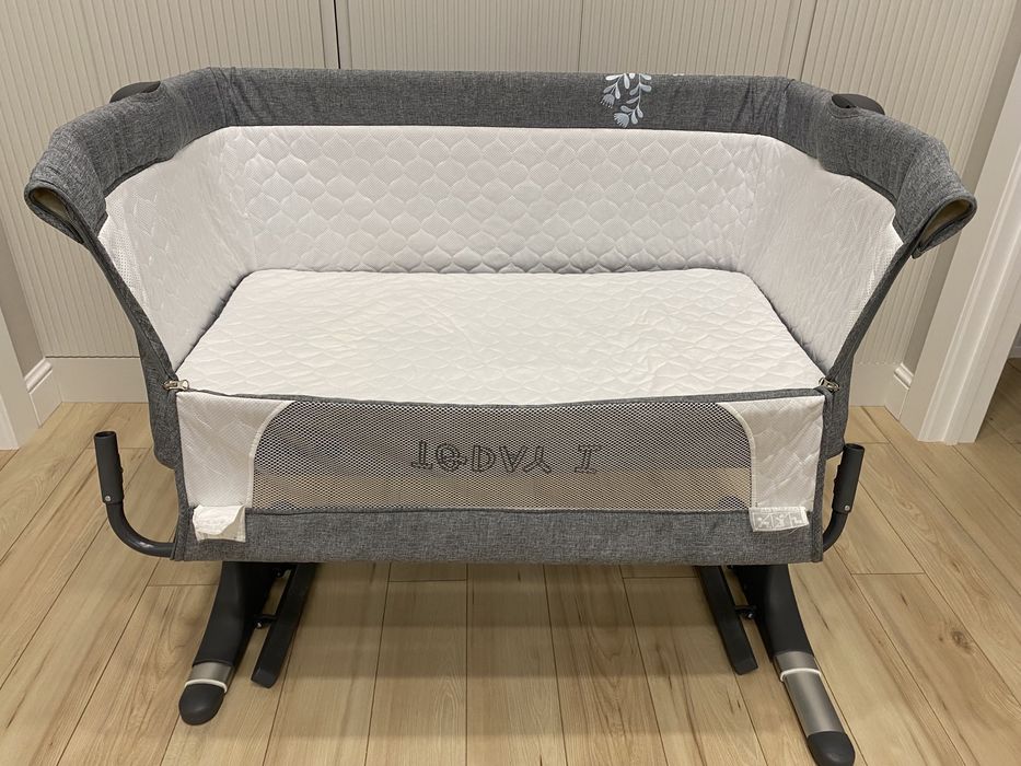 Продам приставную колыбель