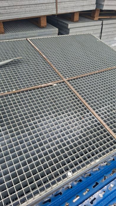 Vindem grătare zincate galvanizate la ori ce dimensiuni se debitează și la comanda clientului și facem și trepte zincate pentru scari metalice și grăt