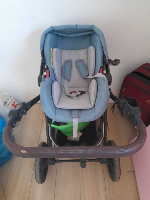 Vând cărucior 3 în 1