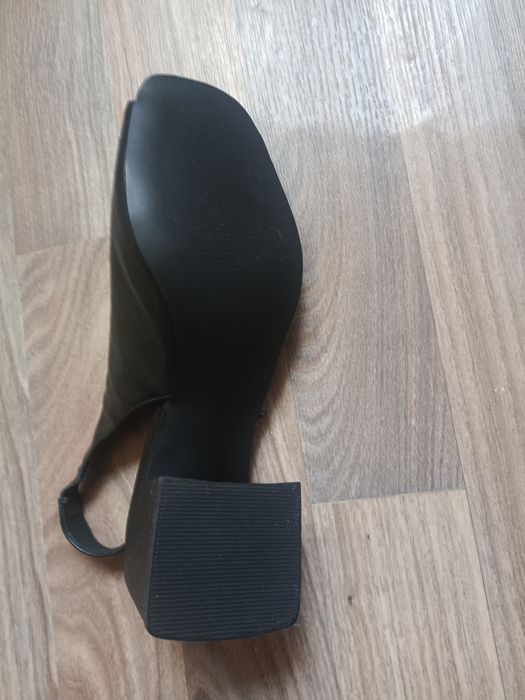 Босоножки летние кожаные