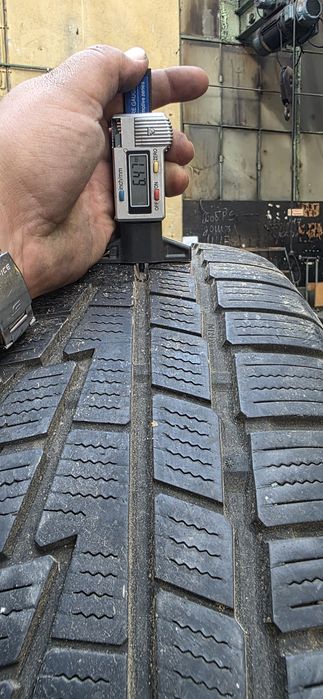 Гуми 2бр 235/55/17 - 1бр  - 30 евро