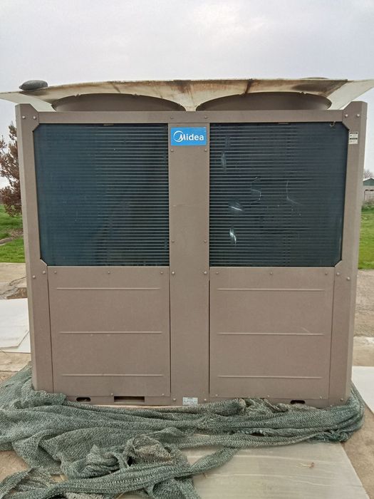 Это промышленный Аir-Cooled Modular Chiller (наружный блок кондиционер