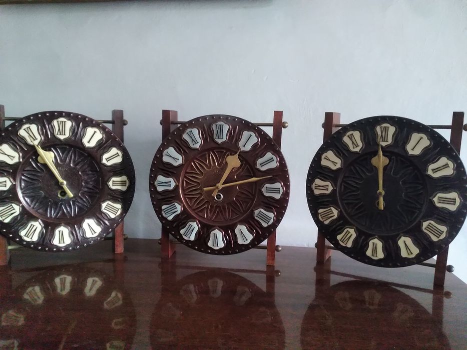 Продаются часы настенные 3 шт