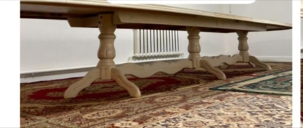 Гостинный стол сатылады .